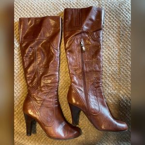 Guess brown boots 👢